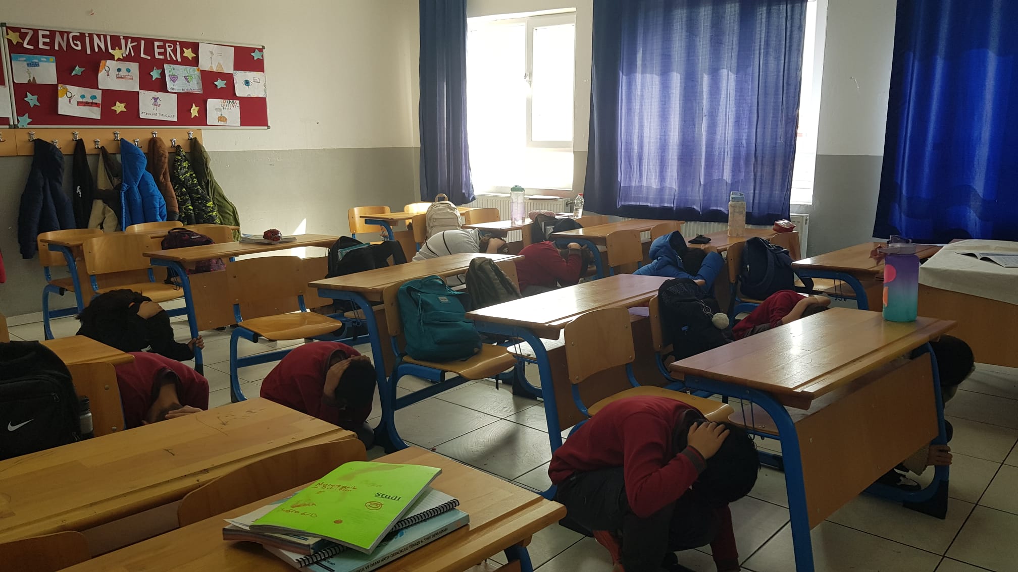 Read more about the article Soner Değerli Ürkmez Ortaokulu’nda Tatbikat ve Eğitim Çalışması